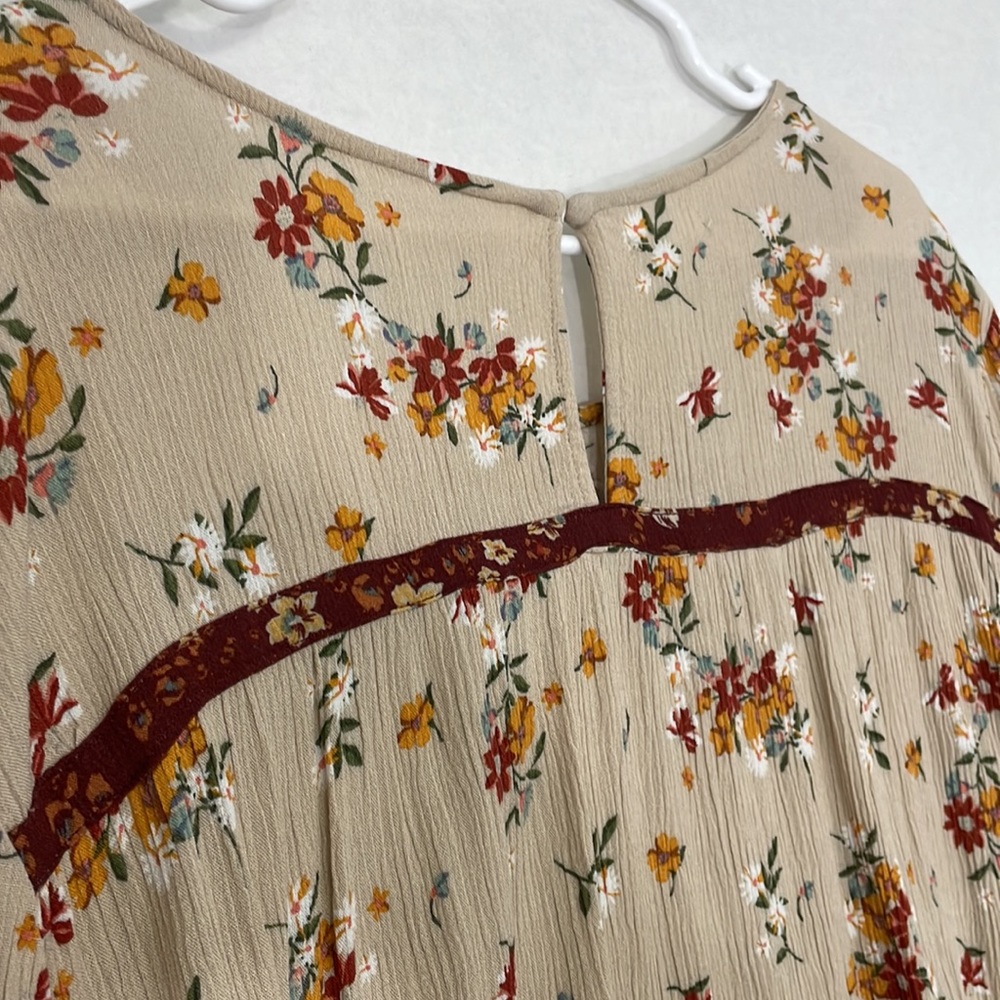Maurices Top, Keyhole Back, Ruffle Hem, Beige with Multicolor Floral, 3X - Picture 7 of 12